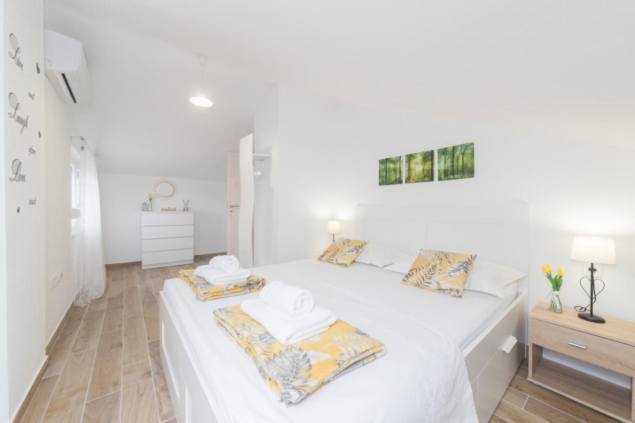 Agava Appartement Ugljan Buitenkant foto